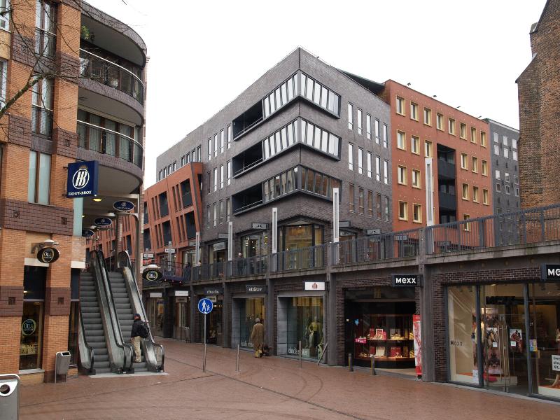 Nijmegen, Netherlands: Marikenstraat: view of shops (2001, master plan by Soeters Van Eldonk Ponec architekten)