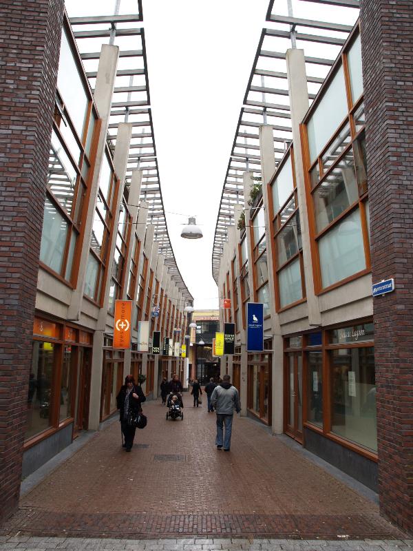 Nijmegen, Netherlands: Moenenstraat: view of shops (2004)