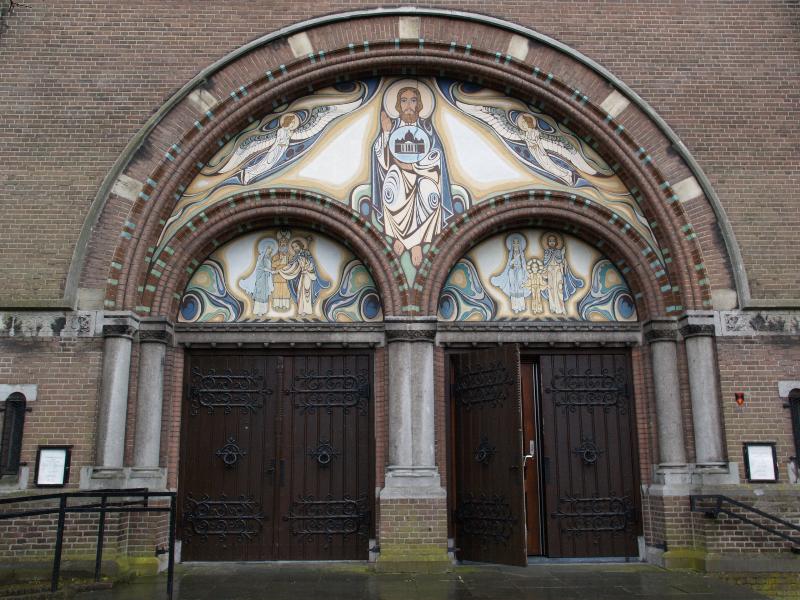 Nijmegen, Netherlands: Sint-Jozefkerk (formerly; from March 2004, Titus Brandsma Gedachteniskerk) (Stijn Buysstraat 11): main entrance (painting, 1933, Willem Wiegmans; building, 1908-9, B.J.C. Claase)