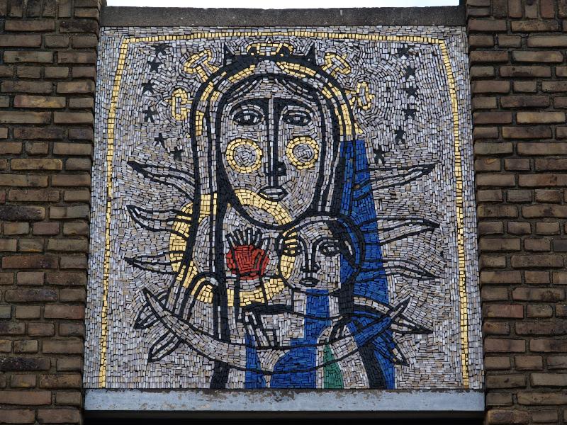 Nijmegen, Netherlands: Titus Brandsmakapel (Kroonstraat 148): Moeder Gods (mother god) (1960, Jan van Eijk)