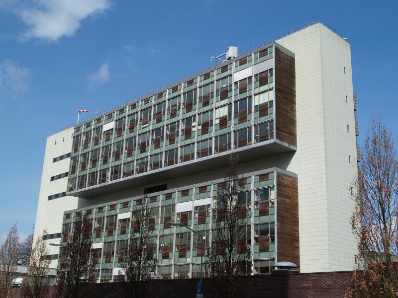 Nijmegen, Netherlands: University Medical Centre St Radboud: NCMLS, south side (Nijmegen Centre for Molecular Life Sciences) (Geert Grooteplein 26-30) (2000, AHA)