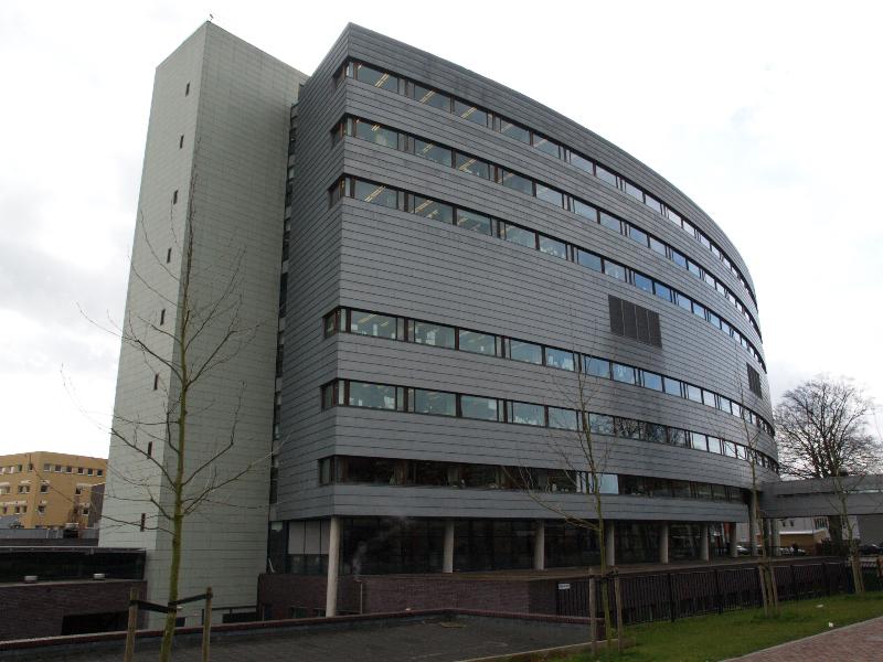 Nijmegen, Netherlands: University Medical Centre St Radboud: NCMLS, north side (Nijmegen Centre for Molecular Life Sciences) (Geert Grooteplein 26-30) (2000, AHA)