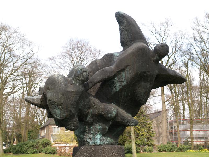 Nijmegen, Netherlands: University Medical Centre St Radboud: Vliegende engelen (flying angels) (1964, sculptor Auke Hettema)
