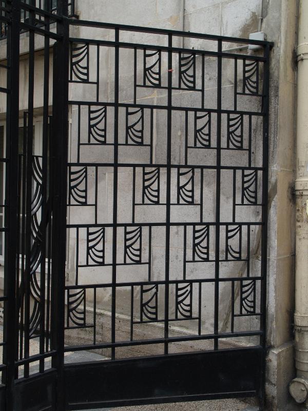 Paris, France: Villa Chanez: gate detail