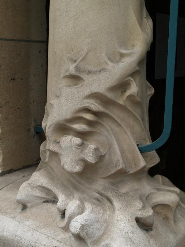 Paris, France: Castel Beranger, 14 Rue la Fontaine: lizard on column (1897-1898, architect Hector Guimard)