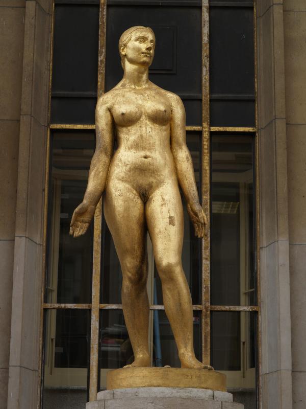 Paris, France: Palais de Chaillot, Place du Trocadero et du 11 Novembre (Place des Droits de l'Homme): Le Printemps (1937, sculptor Paul Niclausse)