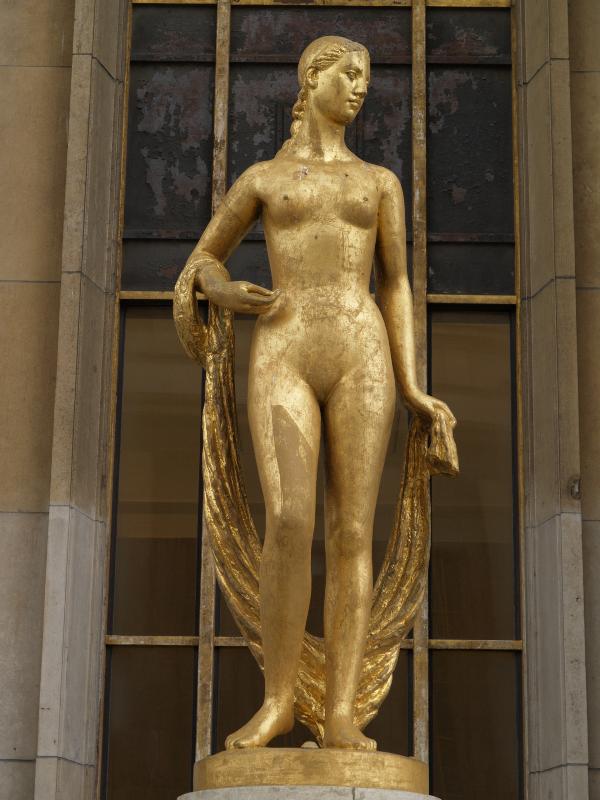 Paris, France: Palais de Chaillot, Place du Trocadero et du 11 Novembre (Place des Droits de l'Homme): Flore (1937, sculptor Marcel Gimond)