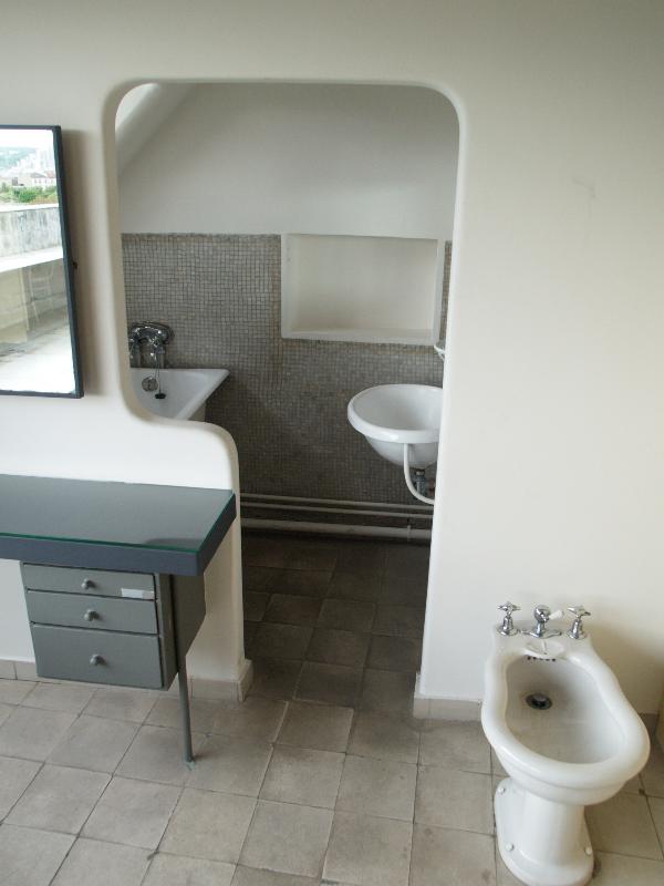 Paris, France: 24 Rue Nungesser-et-Coli: bathroom (1934, architects Le Corbusier and Pierre Jeanneret)
