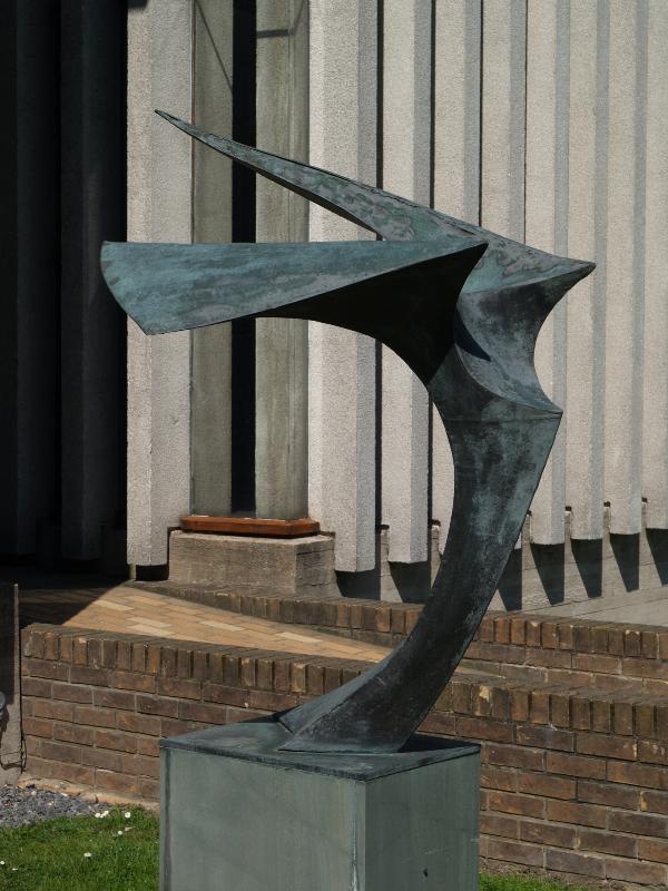 Cambridge, England: Churchill College: Flight (1981, sculptor Peter Lyon)
