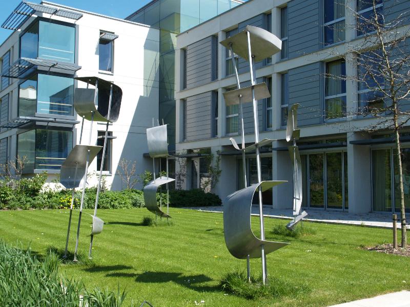 Cambridge, England: Murray Edwards College (was New Hall): Plantation (1976, sculptor Austin Wright)