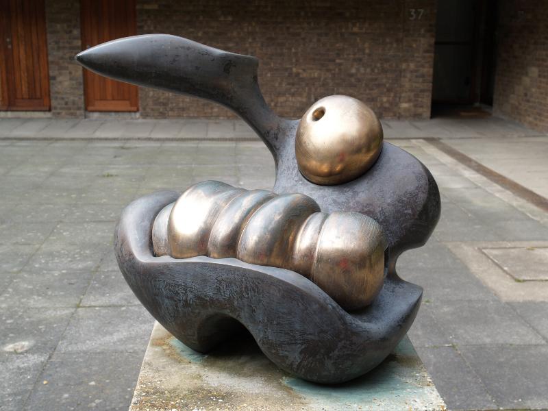 Cambridge, England: Churchill College: Pointing Figure with Child (1966, sculptor Bernard Meadows)