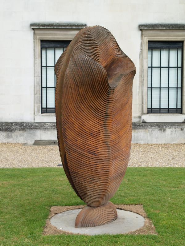 Cambridge, England: Fitzwilliam Museum: Cleft (2004, sculptor Terry New)