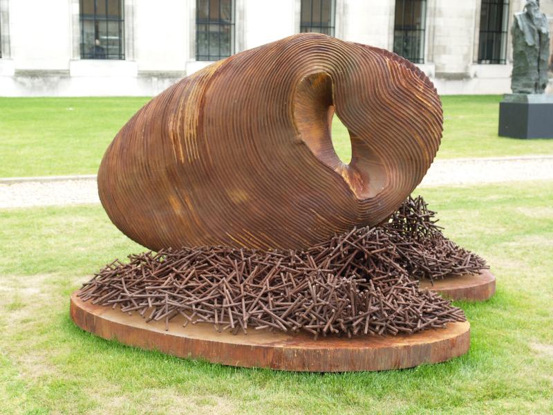 Cambridge, England: Fitzwilliam Museum: Nidus II (2002, sculptor Terry New)