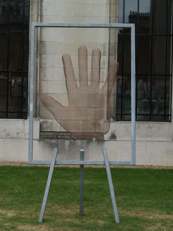 Cambridge, England: Fitzwilliam Museum: Palm I (2007, sculptor David Begbie)