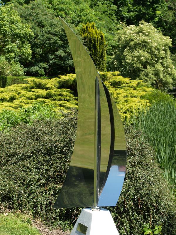Cambridge, England: Robinson College: Sailing into the Future (2007, sculptor Philip de Koning)