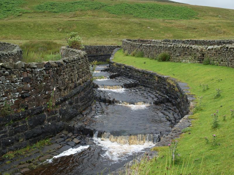 Ribblehead, England: aqueduct over Settle and Carlisle line (looking towards Whernside)