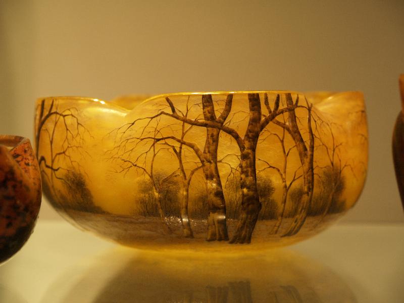 Corning, New York (NY): Corning Museum of Glass: Lobed Bowl with Winter Landscape (about 1910, artist Daum Freres)