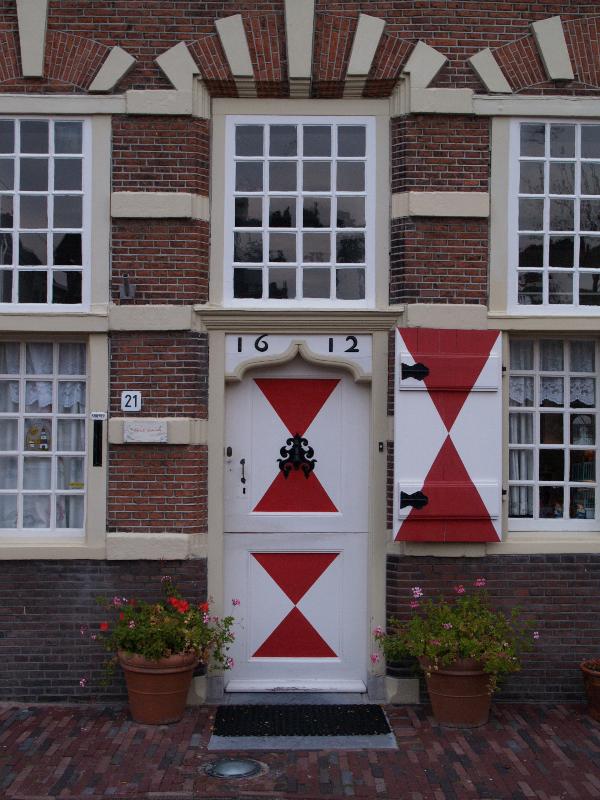 Leiden, Netherlands: Kort Galgewater, Stadtstimmerwerf (city carpenter's yard): door (1612)