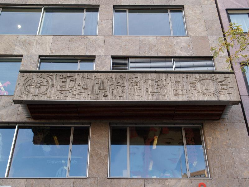 Leiden, Netherlands: Leiden Visitor Centre: relief (1963, architect M.P. Schutte)
