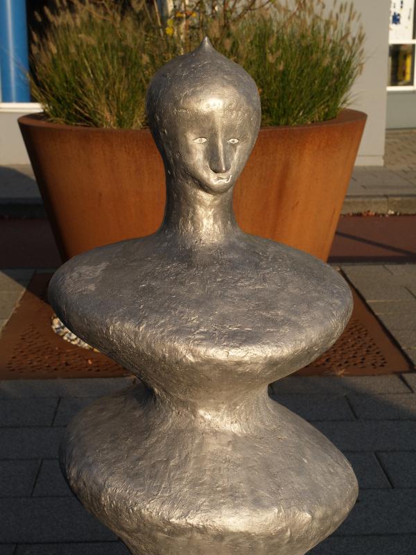 Leiden, Netherlands: Leiden University Medical Center (LUMC): Anna (1996?, sculptor Henk Visch)