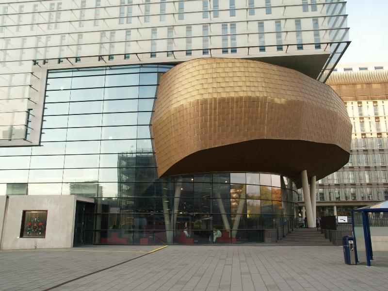 Leiden, Netherlands: Leiden University Medical Center (LUMC): entrance (2005, architect EGM architecten)