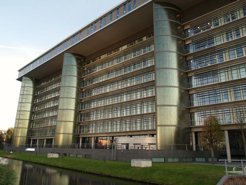 Leiden, Netherlands: Leiden University Medical Center (LUMC): rear view (2005, architect EGM architecten)