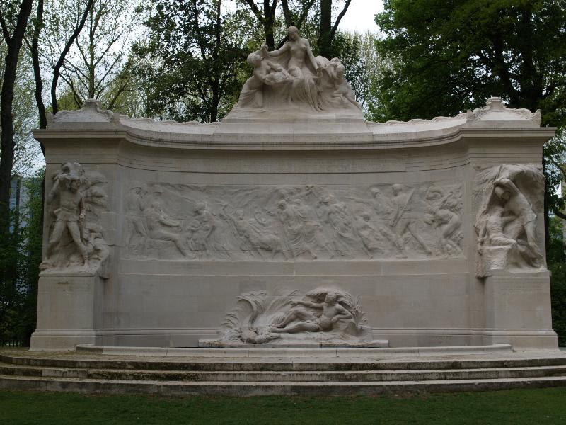 Brussels, Belgium: JubelPark (Parc du Cinquantenaire): Les pionniers belges au Congo (1921, sculptor Thomas Vincotte)