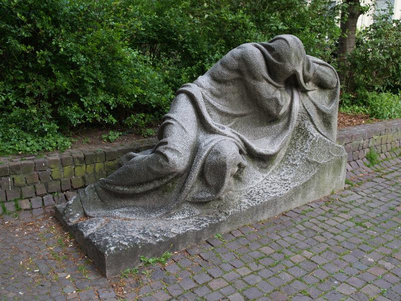 Heidelberg, Germany: Universitaet Heidelberg, Friedrichsbau: reclining female (1907-1908, sculptor Hermann Volz)