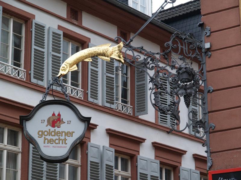 Heidelberg, Germany: Goldener Hecht, Steingasse: sign