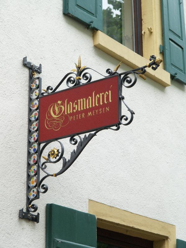 Heidelberg, Germany: Peter Meysen, Glasmalerei, Sandgasse: sign