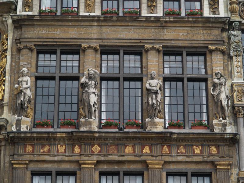 Brussels, Belgium: Grand Place (Grote Markt), The She-Wolf: facade (1690s, architect Pieter Herbosch)