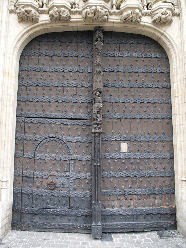 Brussels, Belgium: Grand Place (Grote Markt), Town Hall: door (1402-1449, architects Jacob van Thienen, Jan van Ruysbroek)