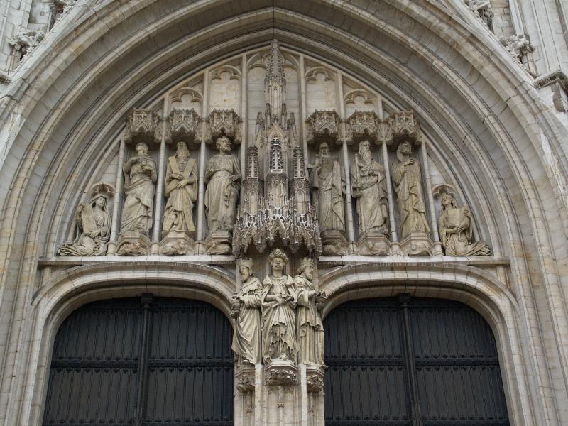 Brussels, Belgium: Cathedral des Saints Michel et Gudule: tympanum over central door