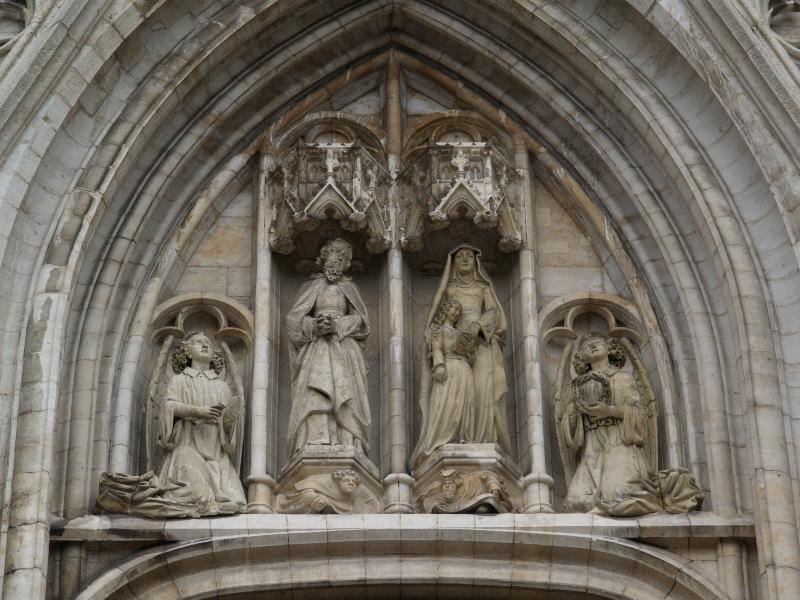 Brussels, Belgium: Cathedral des Saints Michel et Gudule: tympanum over left door