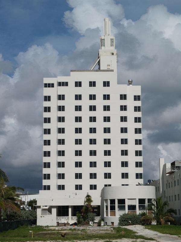 Miami Beach, Florida (FL): Ritz Plaza Hotel, Collins Avenue: view at back (1939, architect L. Murray Dixon; originally Grossinger Beach Hotel; being refurbished)