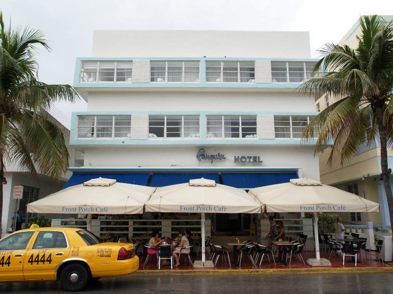 Miami Beach, Florida (FL): Penguin Hotel, Ocean Drive: view (1948, architect Henry Hohauser; refurbished 2006)