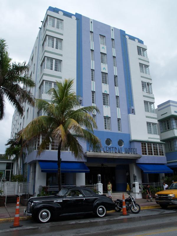 Miami Beach, Florida (FL): Park Central, Ocean Drive: view (1937, architect Henry Hohauser)