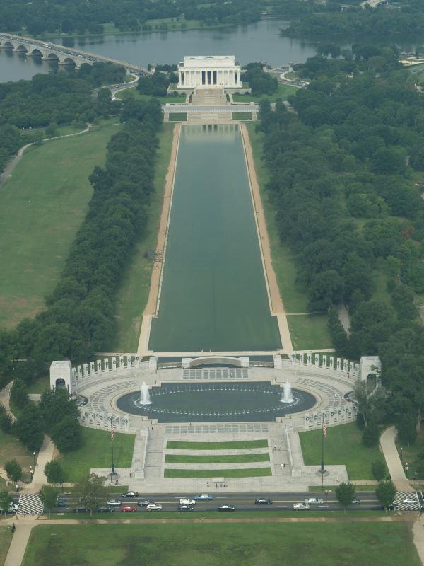 Washington, DC: Washington Monument: view down National Mall towards Lincoln Memorial