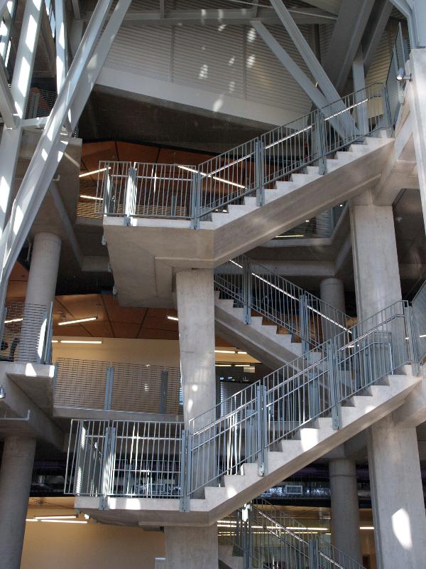 Northampton, Massachusetts (MA): Smith College: Ford Hall, atrium stairwell (2007-2009, architect Bohlin Cywinski Jackson)