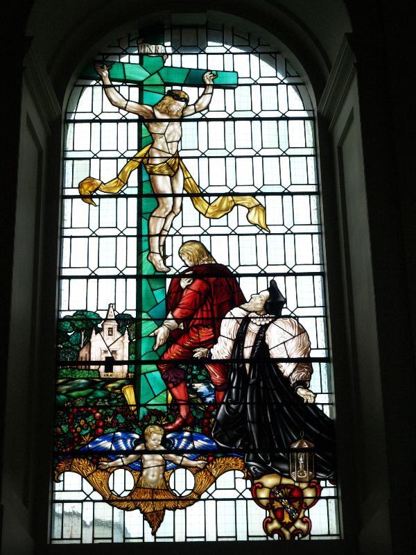 Cambridge, England: Clare College: Nicholas Ferrar and Hugh Latimer before Christ on cross (1935, artist Hugh Easton)