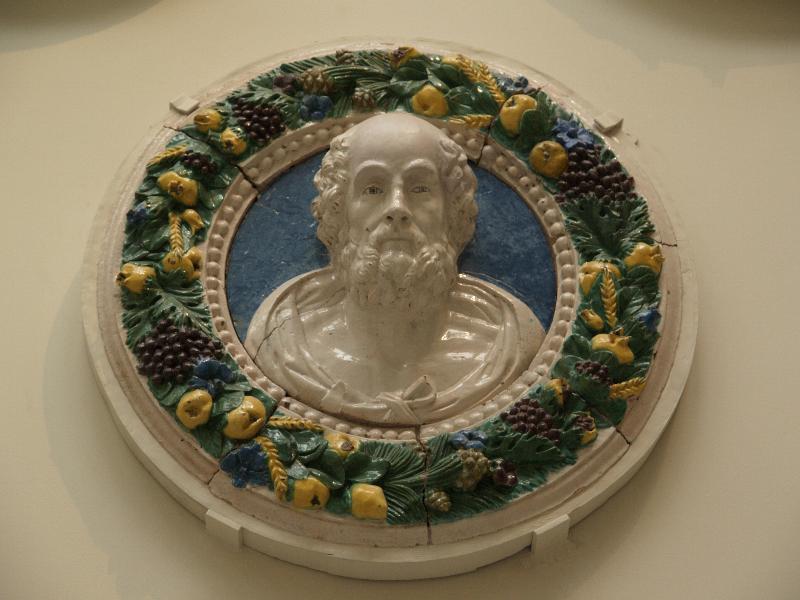 London, England: Victoria and Albert Museum: Roundel with classical head (about 1520-1525, workshop of Giovanni della Robbia)