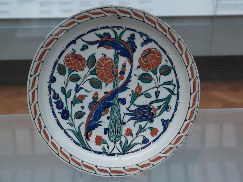London, England: Victoria and Albert Museum: dish with cypress, leaves and flowers (1560-1590, Turkey, probably Iznik)