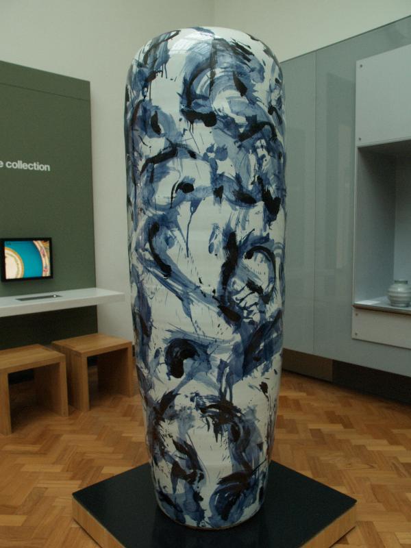 London, England: Victoria and Albert Museum: 'Chasing Black' (2006, Felicity Aylieff, Jingdezhen, China)