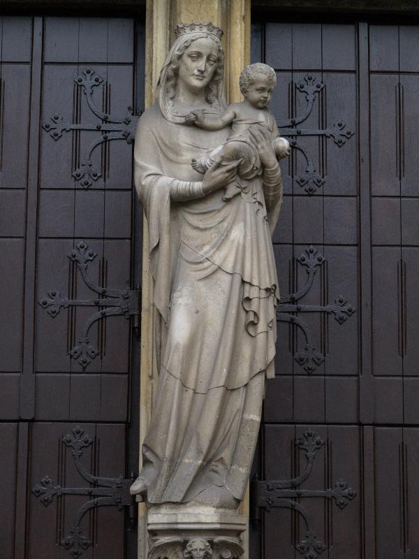 Munster, Germany: Liebfrauen-Uberwasser: Mary and Jesus (west entrance)