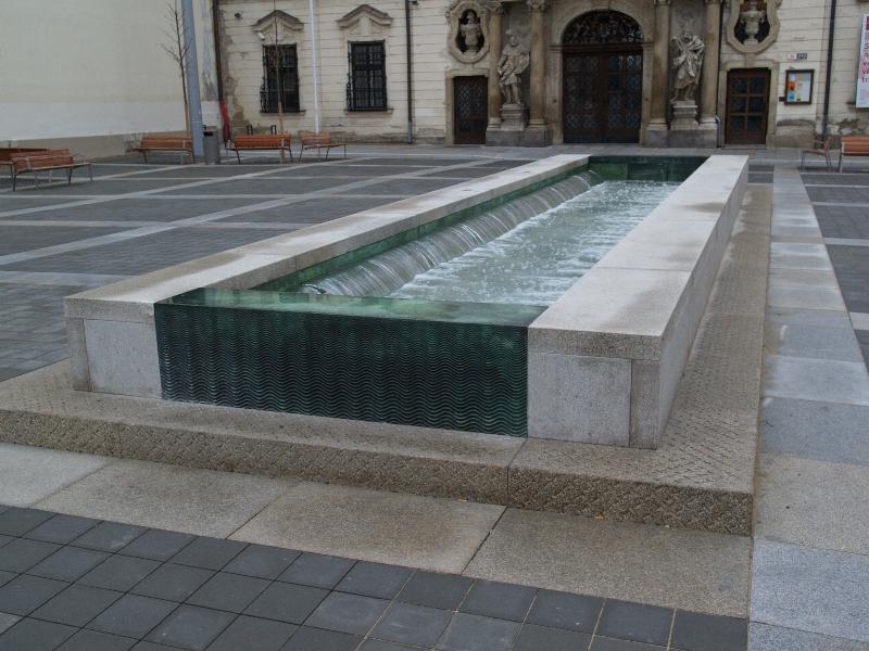Brno, Czech Republic: Moravske namesti, Moravska Galerie (Moravian Gallery), Mistrodrzitelsky/ palac (Governor's Palace): fountain (inaugurated 16 Sep 2010)