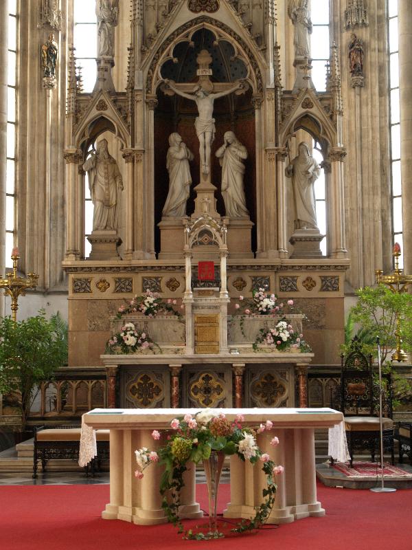 Brno, Czech Republic: Kostel sv. Jakuba (St James' Church): altar
