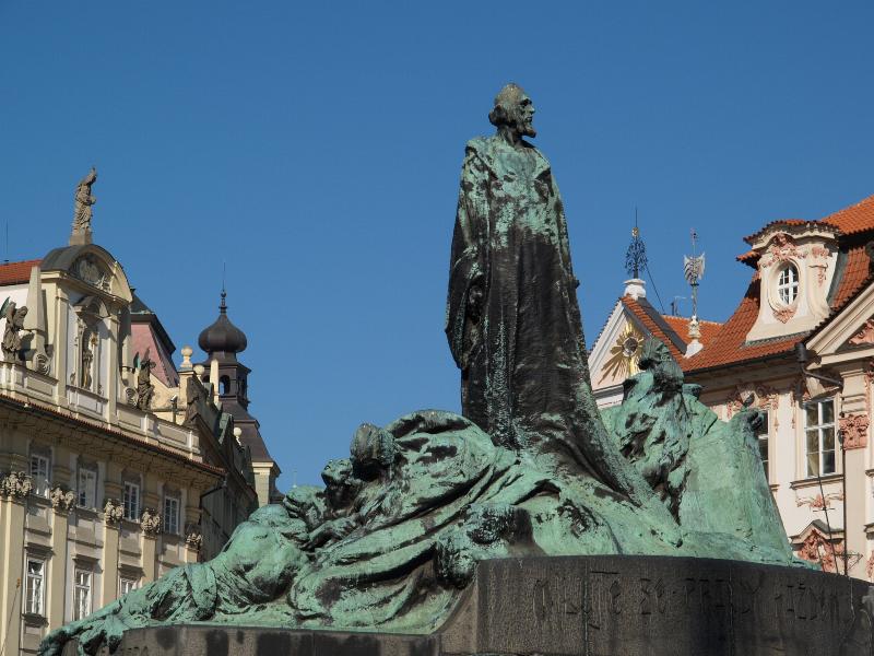 Prague, Czech Republic: Staromestske namesti (Old Town Square): Jan Hus memorial (1915, Ladislav Saloun)