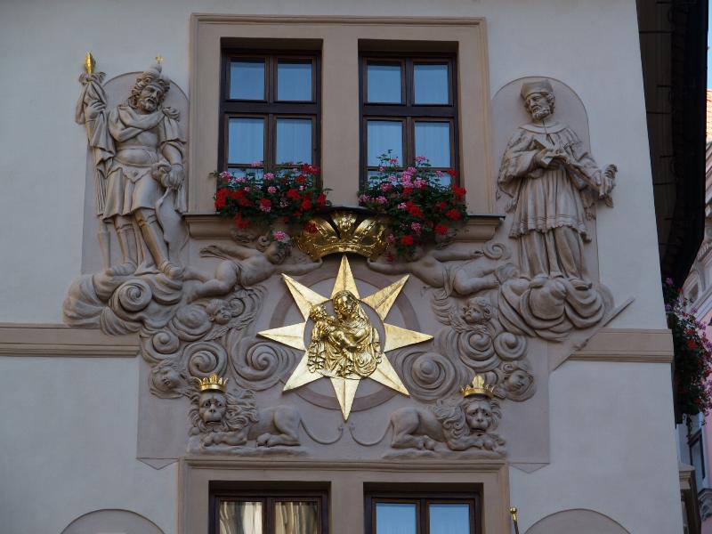 Prague, Czech Republic: Karlova, Hotel U zlate studny (House at the Golden Well): facade sculpture