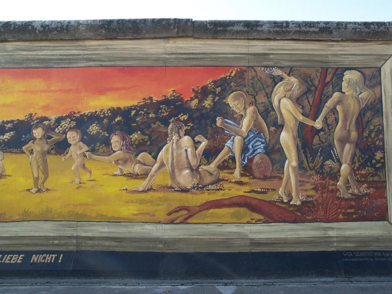 Berlin, Germany: East Side Gallery (Berlin Wall): Vergesst mir die Liebe nicht (Henry Schmidt)