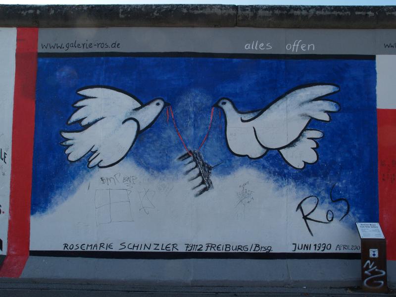 Berlin, Germany: East Side Gallery (Berlin Wall): two doves (1990/2009, Rosemarie Schinzler)